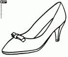 Heeled shoe with a small decorative bow